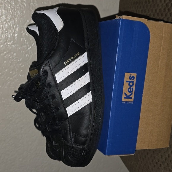 Shell Toe Adidas (Unisex) - Picture 5 of 5